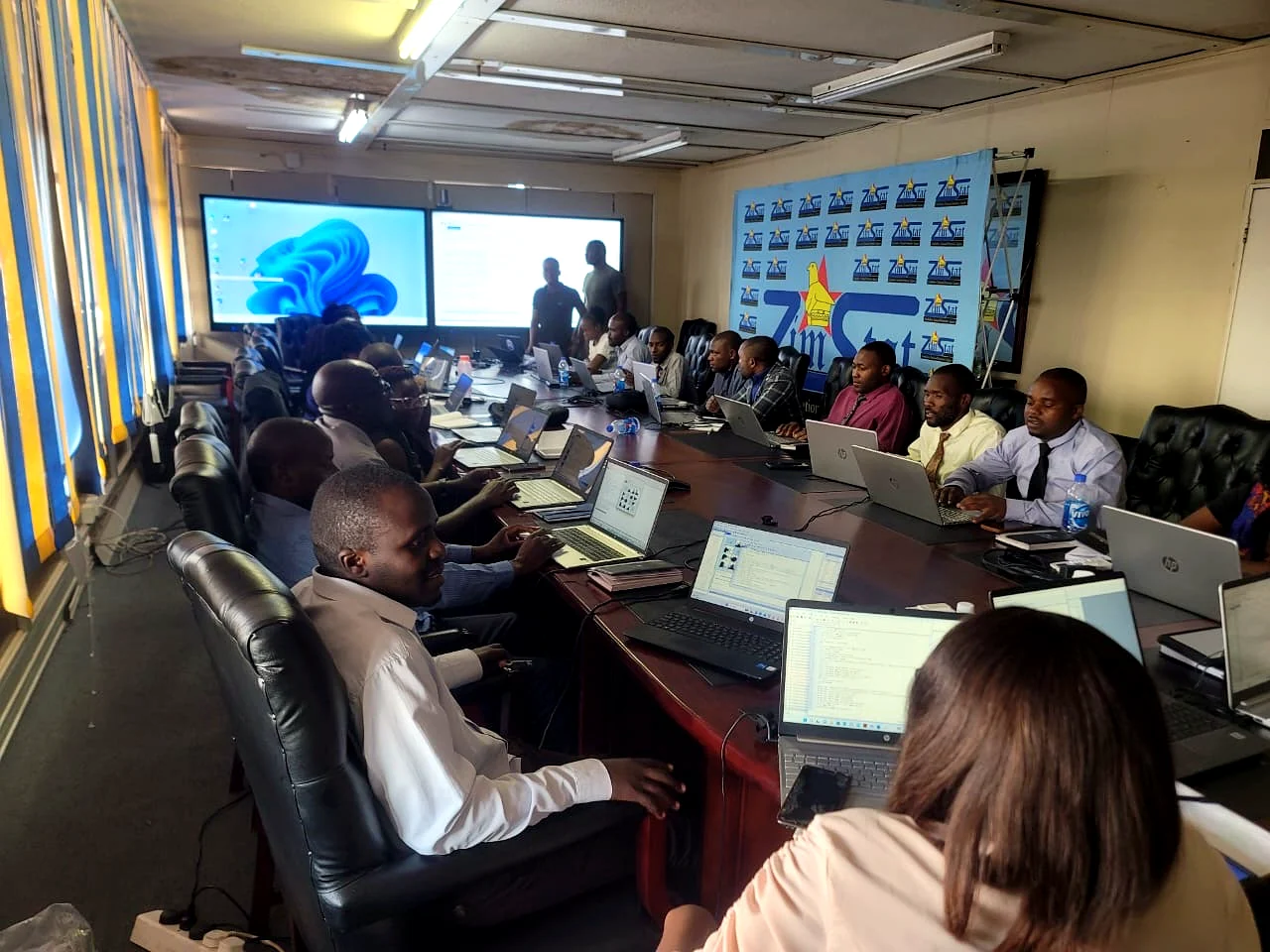 Matihub analytics workshop with professionals using laptops